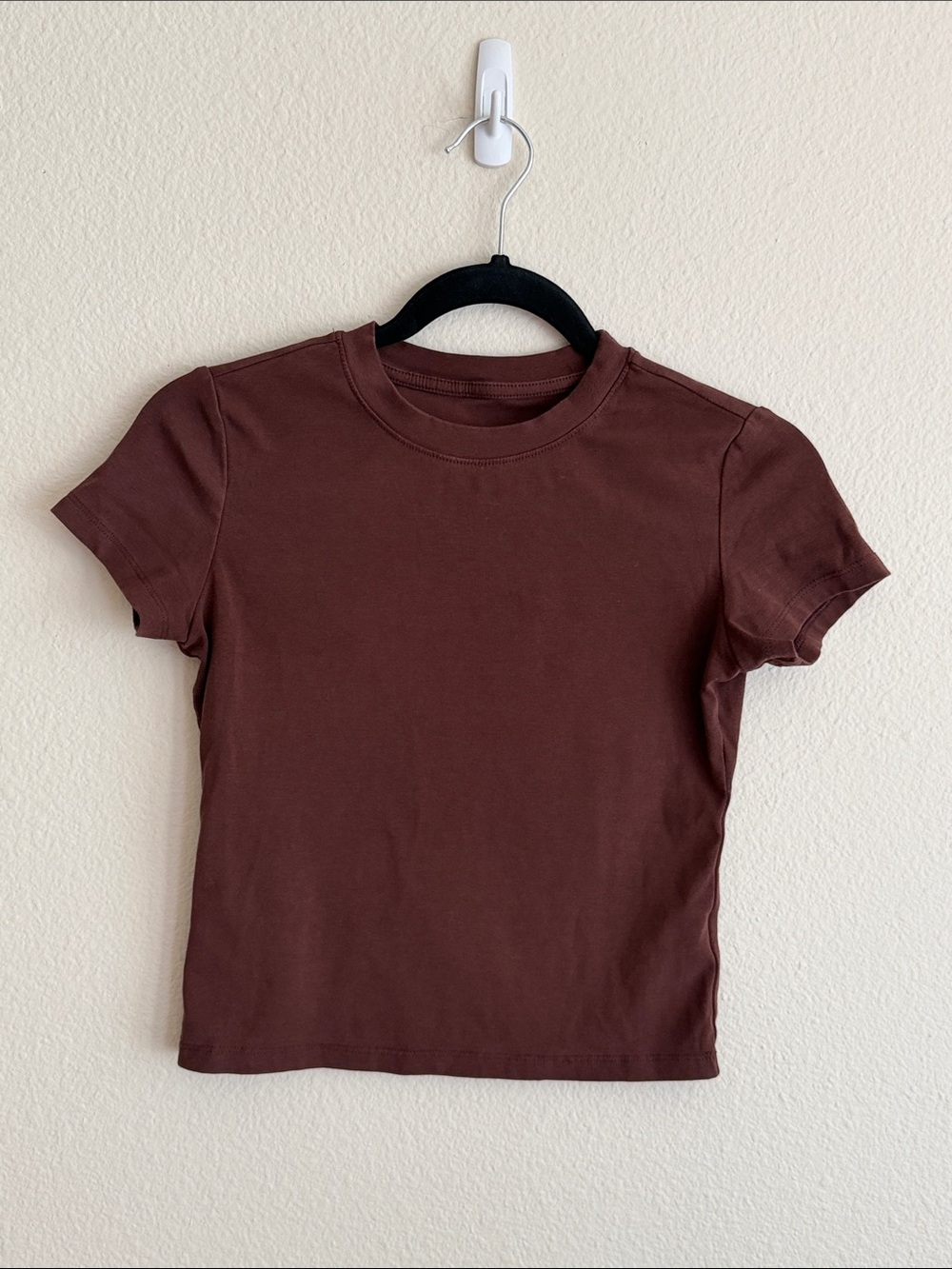 Short Sleeve Crewneck Crop Tee in Chocolate Brown